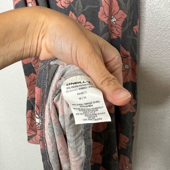O'Neill Pink and Gray Floral Top Size M - Picture 4 of 4